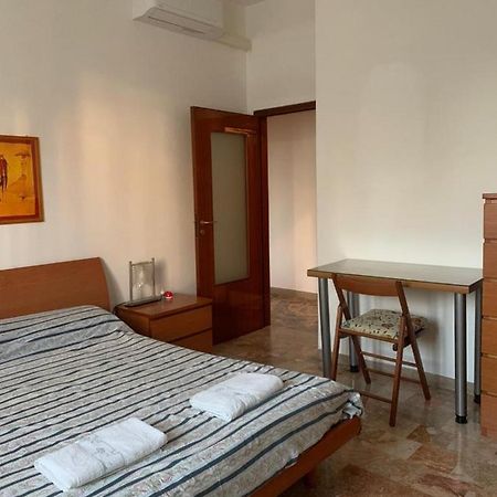 Comfortable Room Suitable 1-2 Pax โบโลญญา ภายนอก รูปภาพ